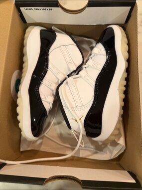 Jordan 11 Retro Toddler Size 9- Black/White/Metallic Gold